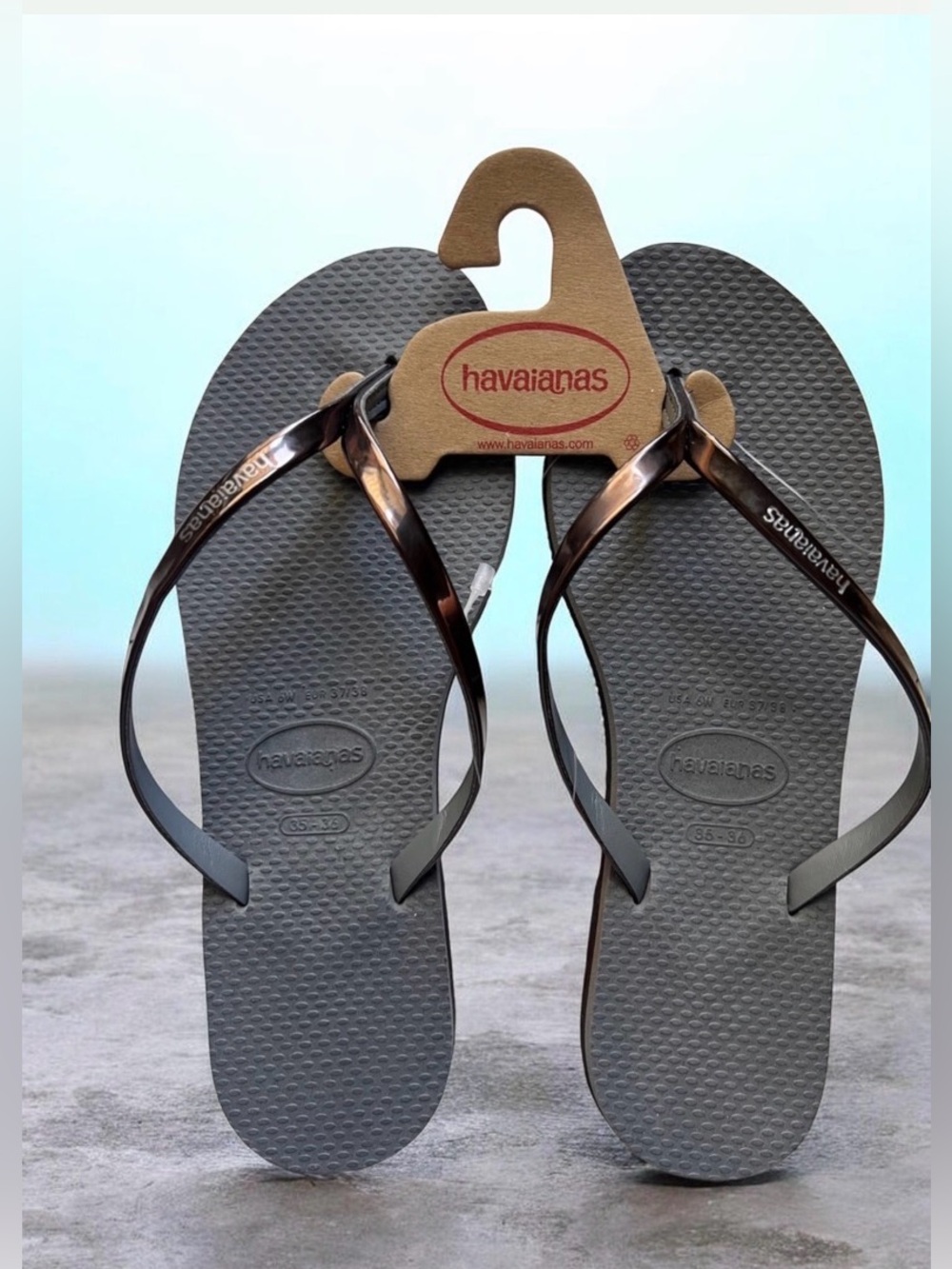 Havaianas Gray Flip Flops with Metallic Bronze Straps Size US 6w Eur 37-38